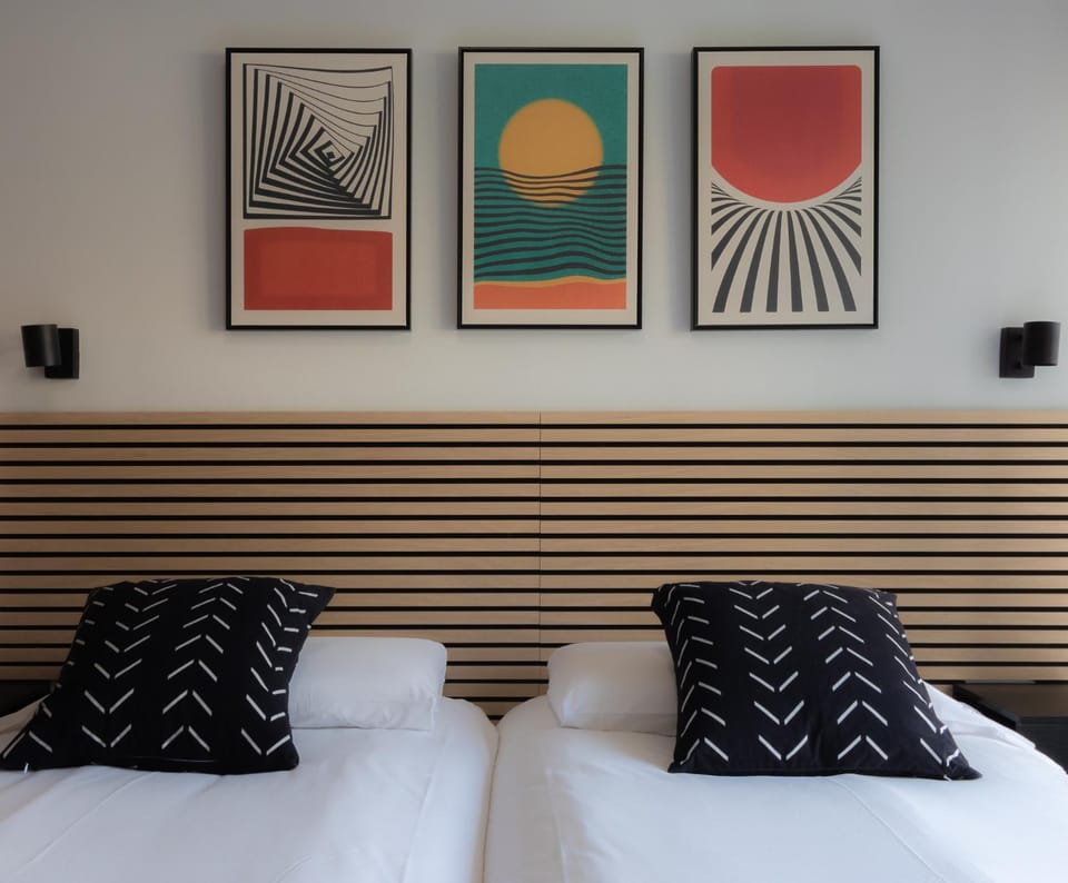 Bed, Photo of the whole room, Decorative detail, Bedroom