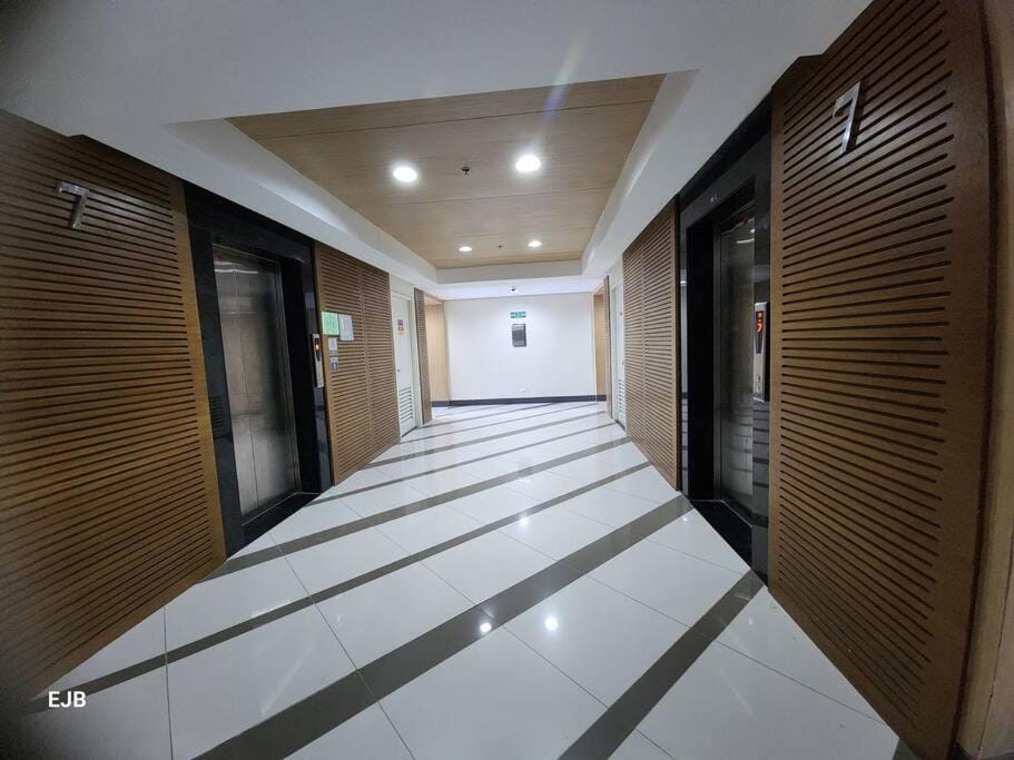 C1-7G Executive Studio with pool , 8boulevard Mactan Newtown Apartment in Lapu-Lapu City