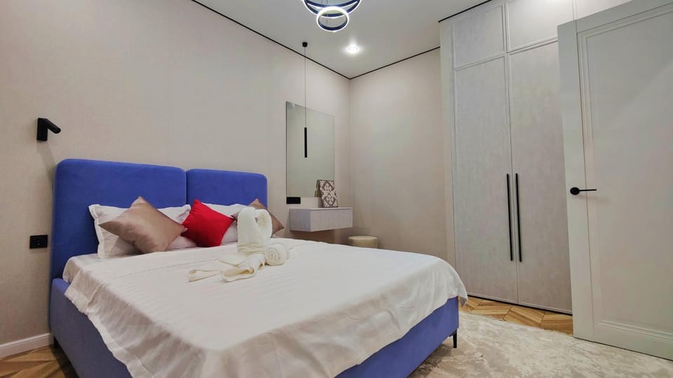 Bed, Bedroom, towels, wardrobe