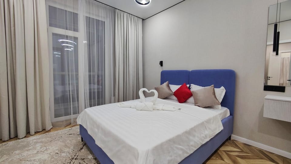 Bed, Bedroom, towels