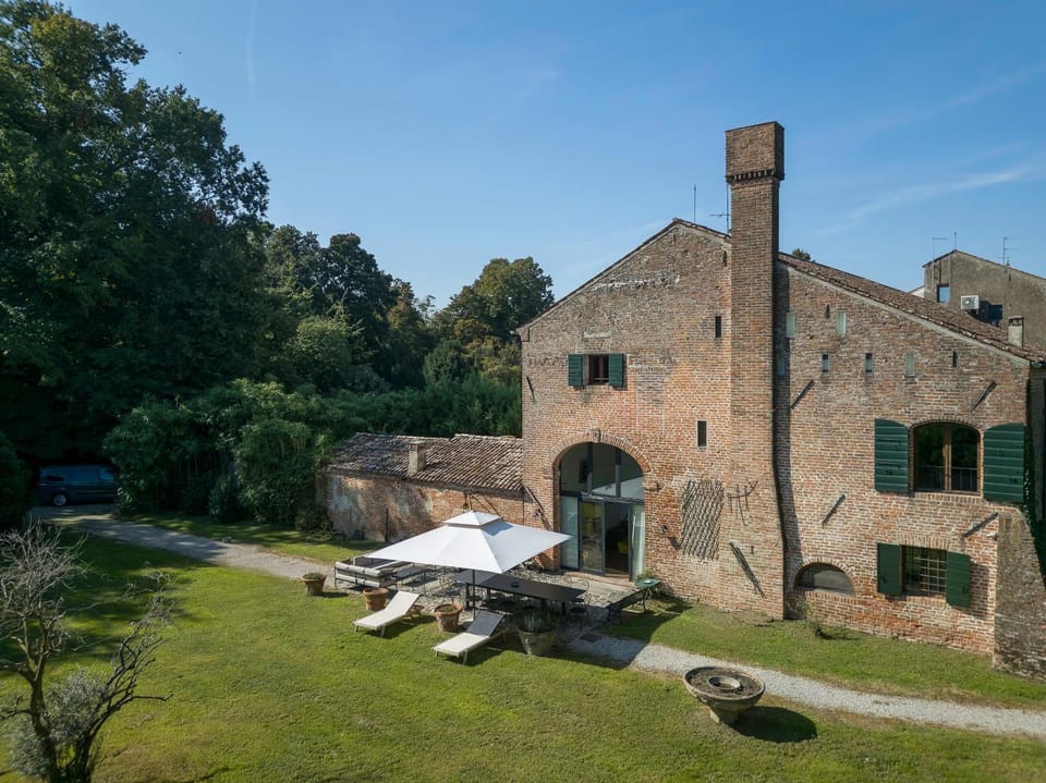 Villa Country Mansion 8500SquareFeet Villa in Veneto