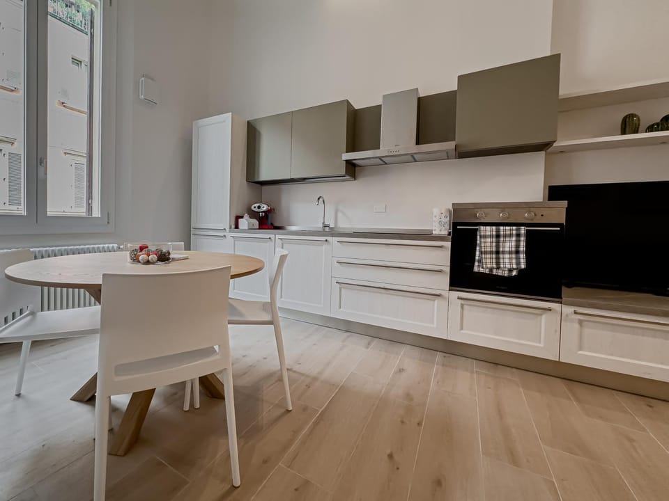 Kitchen or kitchenette, Dining area, dishwasher, stove