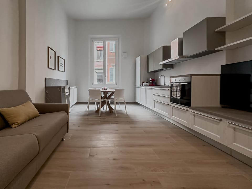 TV and multimedia, Kitchen or kitchenette, Living room, Seating area, Dining area, oven, stove