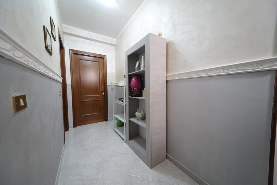 Facade/entrance, wardrobe