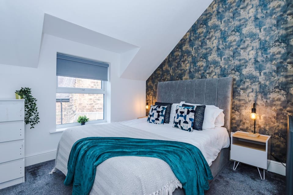 The Harrogate Hub - 6 Bedrooms & Pool Table Apartment in Harrogate