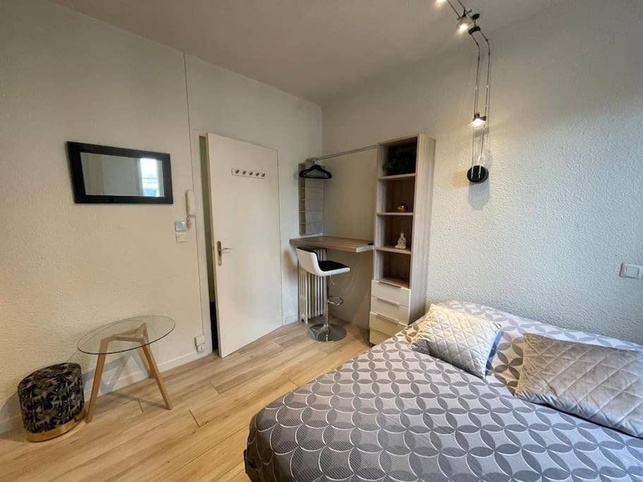 Lion d'or 23 - Chambre meublée et équipée en centre-ville Apartment in Montluçon