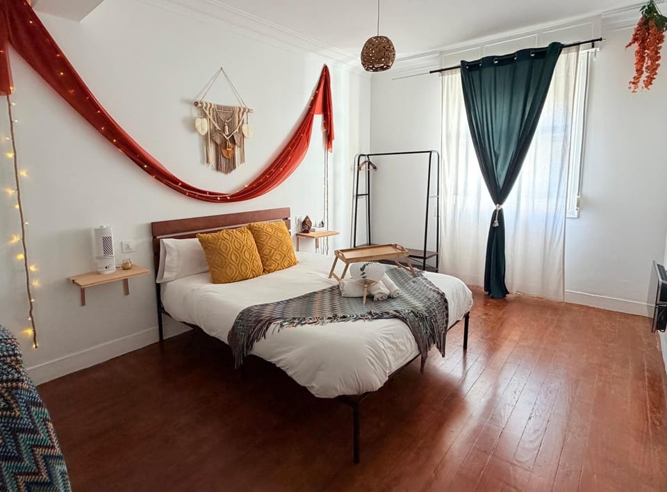 Bed, Photo of the whole room, Bedroom