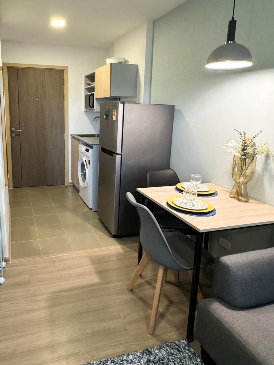 Kitchen or kitchenette, stove, washing machine