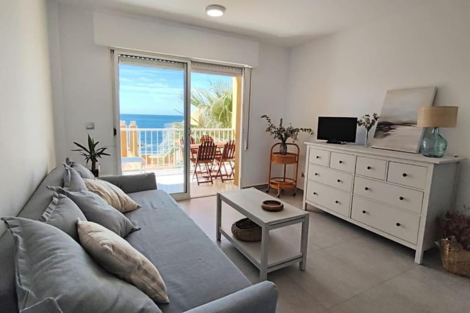Natural landscape, TV and multimedia, View (from property/room), Balcony/Terrace, Living room, Seating area, Dining area, Sea view