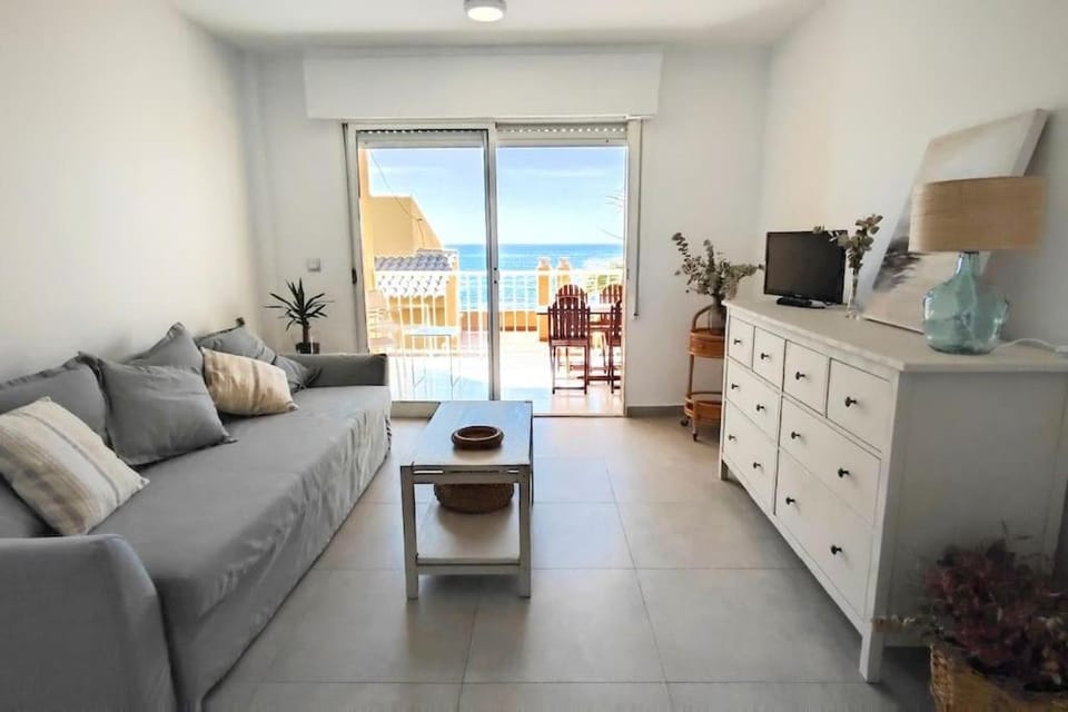 Natural landscape, TV and multimedia, Living room, Seating area, Dining area, Sea view