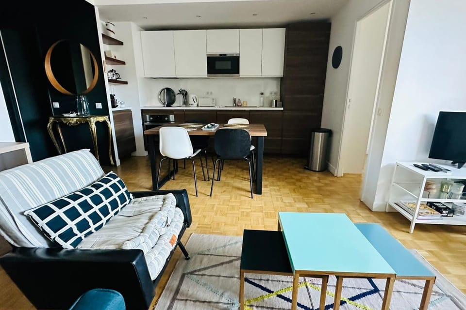 Charming T2 with balcony near the Bastille Apartment in Paris