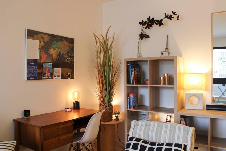 Charming T2 with balcony near the Bastille Apartment in Paris