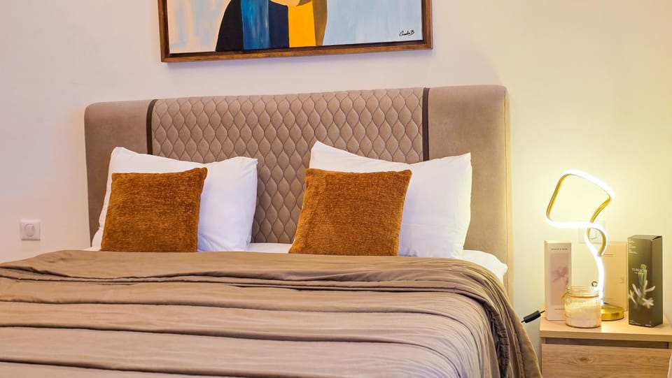 Bed, Photo of the whole room, Bedroom