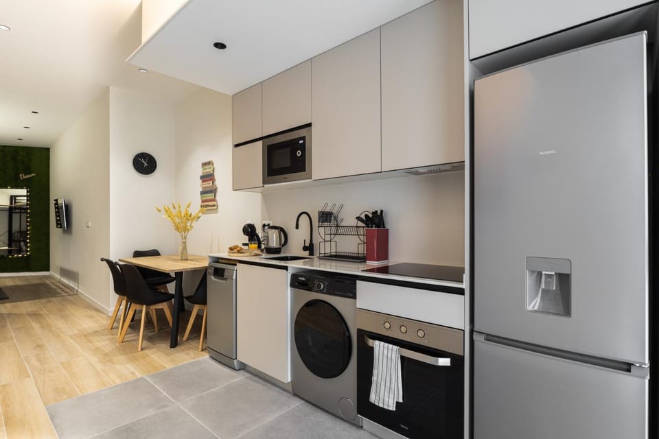 Kitchen or kitchenette, Seating area, dishwasher, washing machine, kitchen