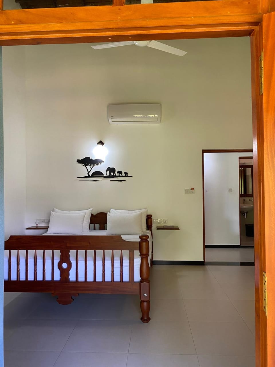 Bed, Photo of the whole room, air conditioner