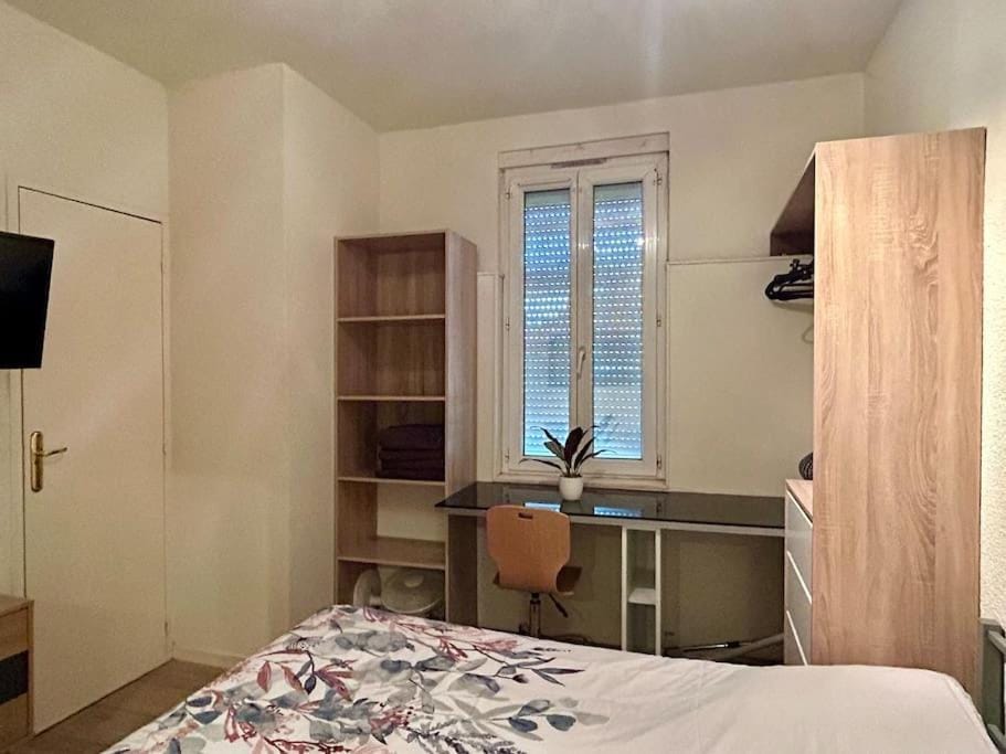 Lion d'or 25 - Chambre meublée et équipée - centre-ville Apartment in Montluçon