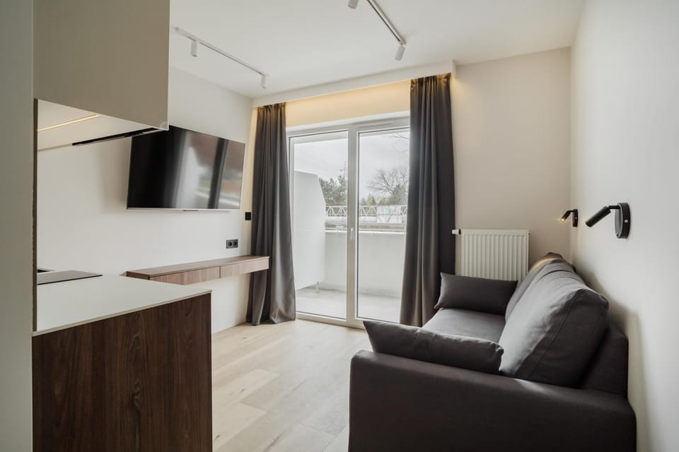 Bed, TV and multimedia, Living room, Photo of the whole room, Seating area, Bedroom
