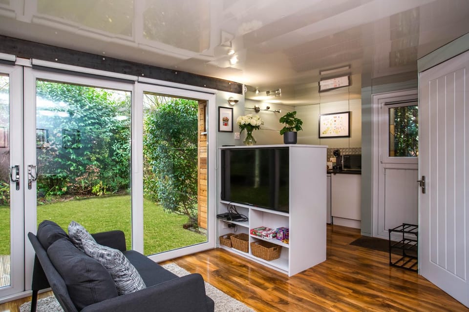 Living room, Entertainment