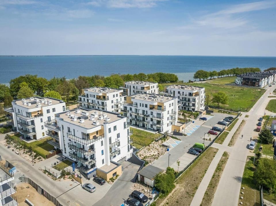 Property building, Neighbourhood, Natural landscape, Location