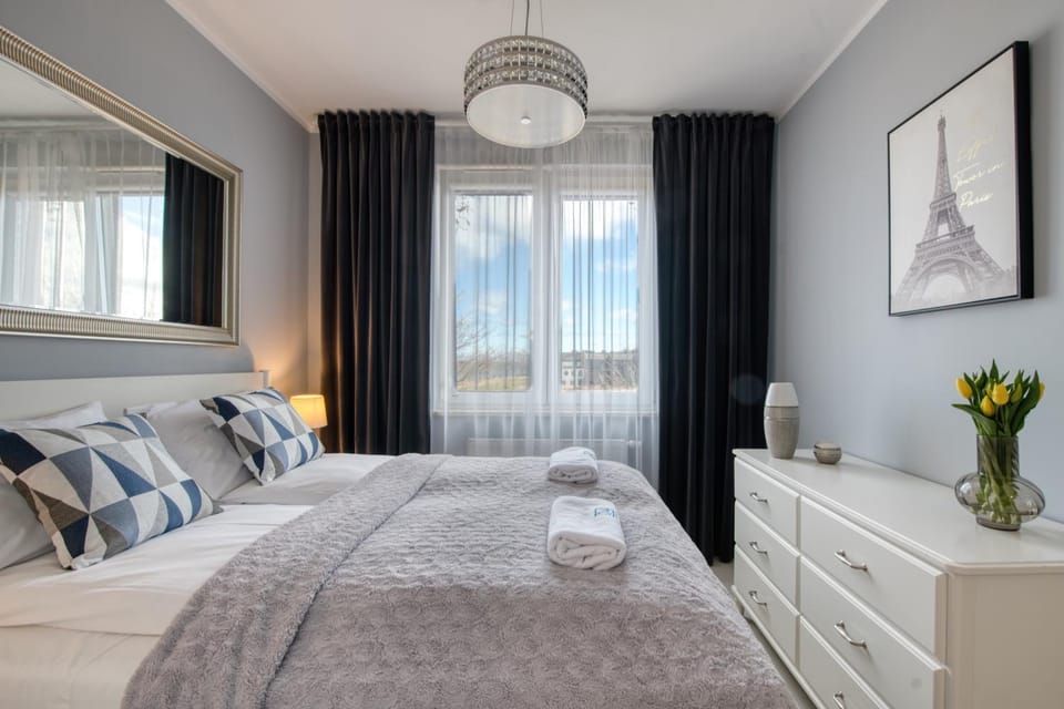 Bed, Photo of the whole room, towels