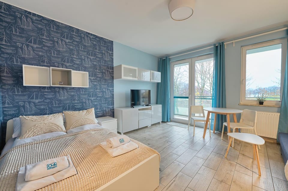 Communal lounge/ TV room, Kitchen or kitchenette, Photo of the whole room, Seating area, Dining area, Evening entertainment