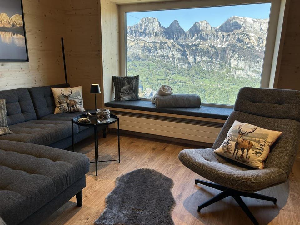 Summer, Living room, Seating area, Mountain view