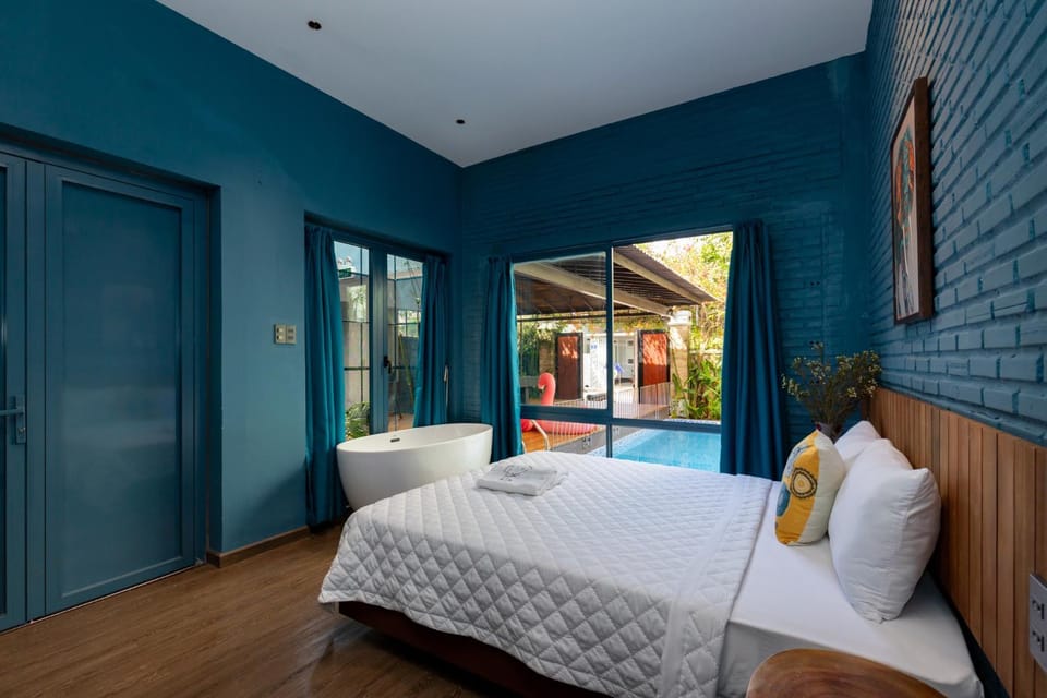 Bed, Bedroom, Bath