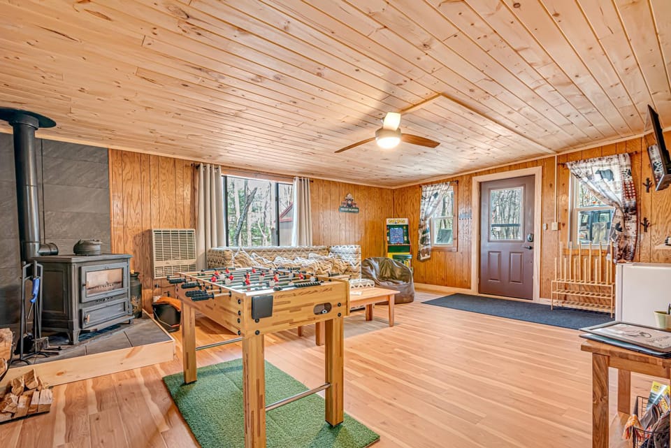 Game Room, TV and multimedia, fireplace