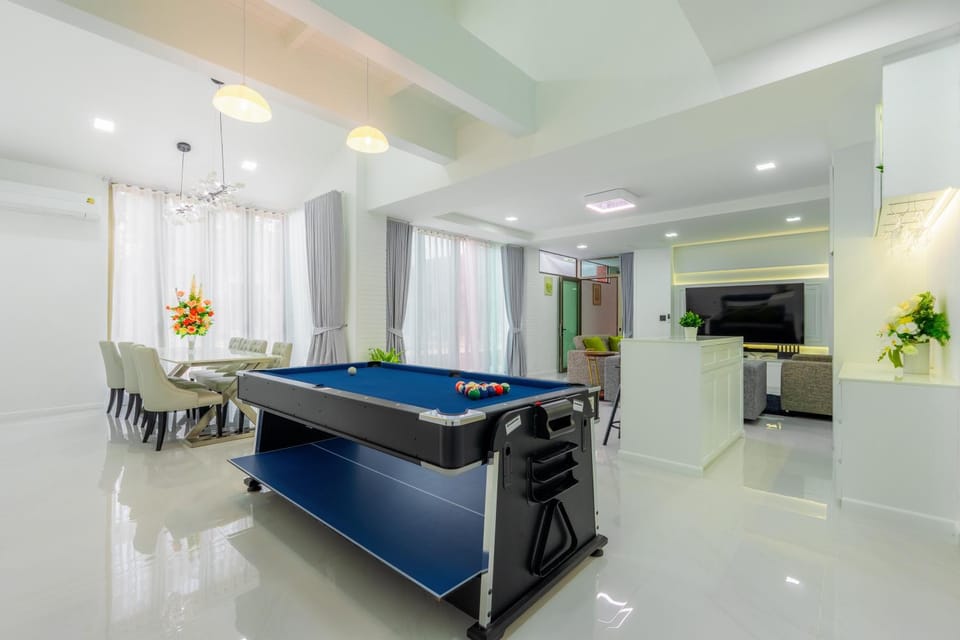 Communal lounge/ TV room, Billiard, TV and multimedia, Evening entertainment