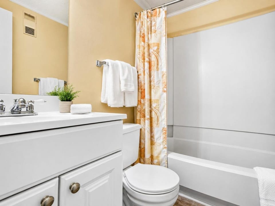 ML127 Perfect Condo For Families With Kids Parking WiFi Slopeside Apartment in Snowshoe