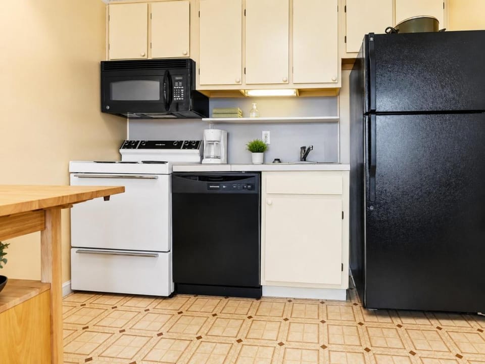 ML127 Perfect Condo For Families With Kids Parking WiFi Slopeside Apartment in Snowshoe