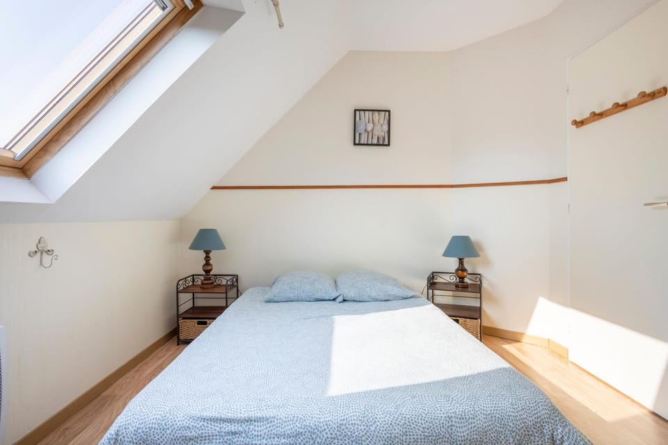 Property building, Living room, Bedroom