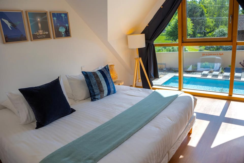 Bed, Photo of the whole room, Bedroom, Pool view, Swimming pool