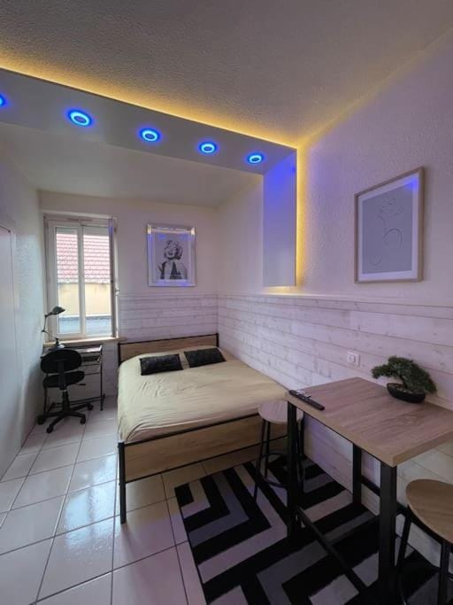 Lion d'or 27 Chambre meublée et équipée centre-ville Apartment in Montluçon