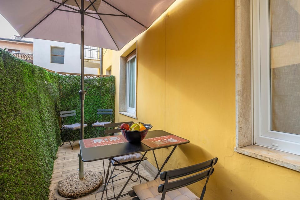 View (from property/room), Balcony/Terrace, Dining area