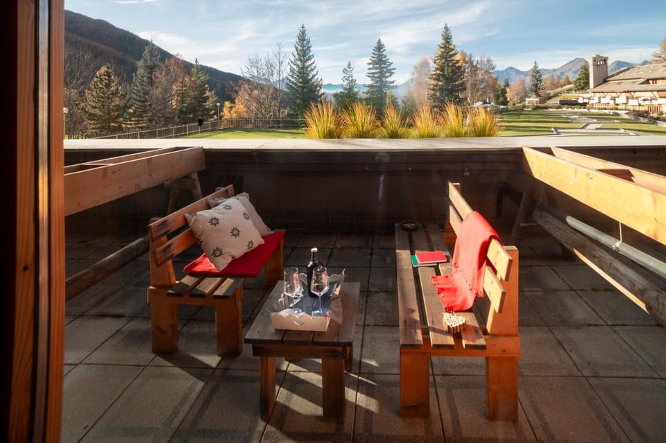 Patio, Day, Natural landscape, View (from property/room), Balcony/Terrace, Balcony/Terrace, Living room, Seating area, Dining area, Mountain view