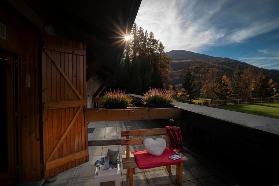 Day, Natural landscape, View (from property/room), Balcony/Terrace, Dining area, Mountain view