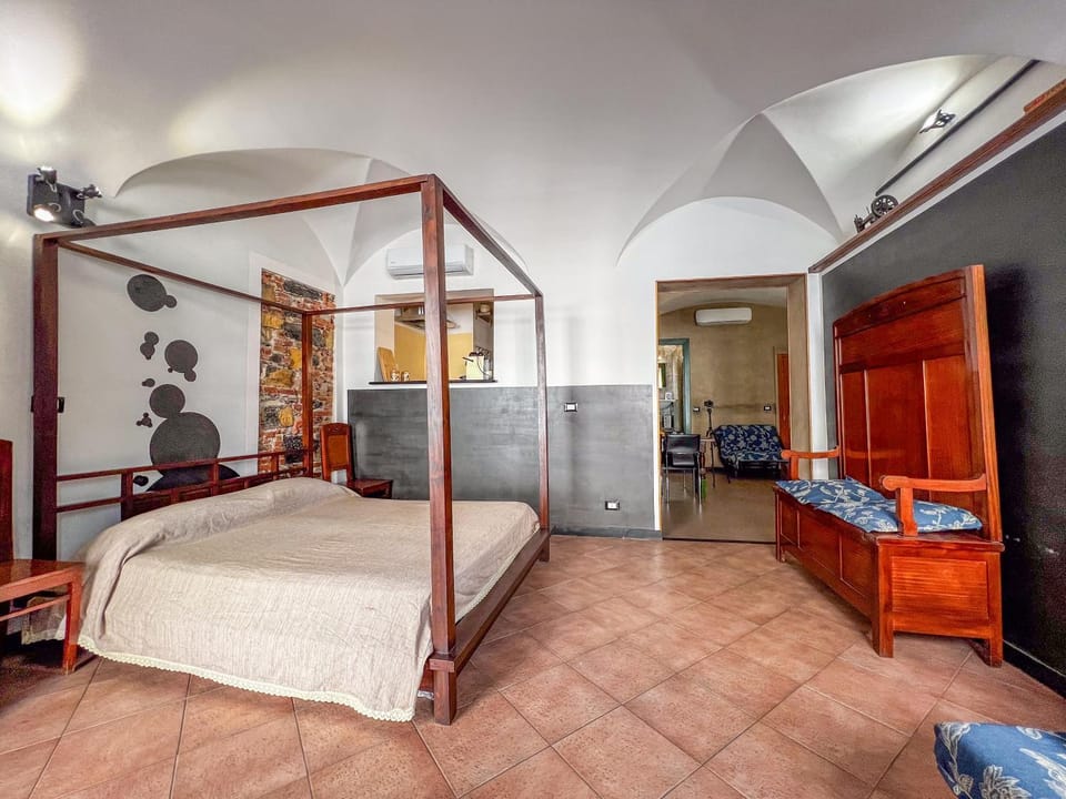 Bed, Kitchen or kitchenette, Photo of the whole room, Bedroom