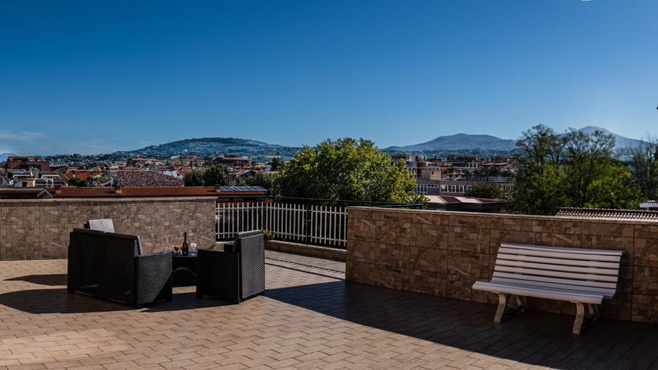 Balcony/Terrace, Mountain view