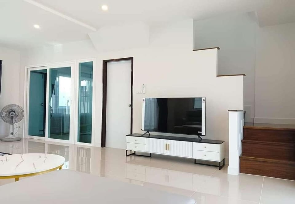Communal lounge/ TV room, TV and multimedia, Evening entertainment