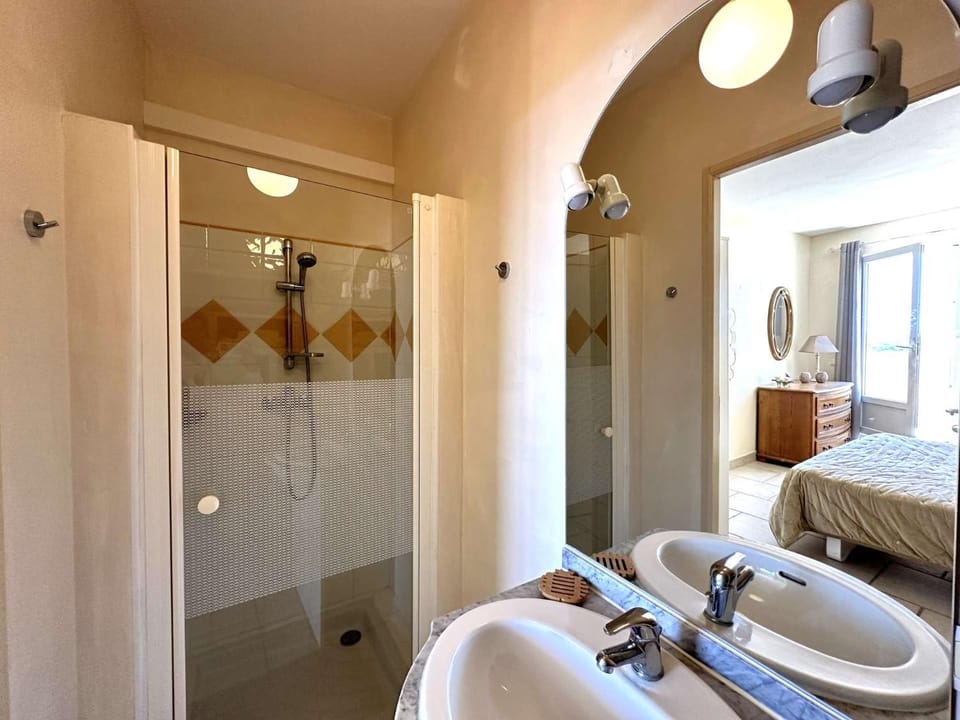 Villa Caprice pour 8 personnes avec piscine privée et splendide vue mer, à La Londe-Les-Maures Villa in La Londe-les-Maures