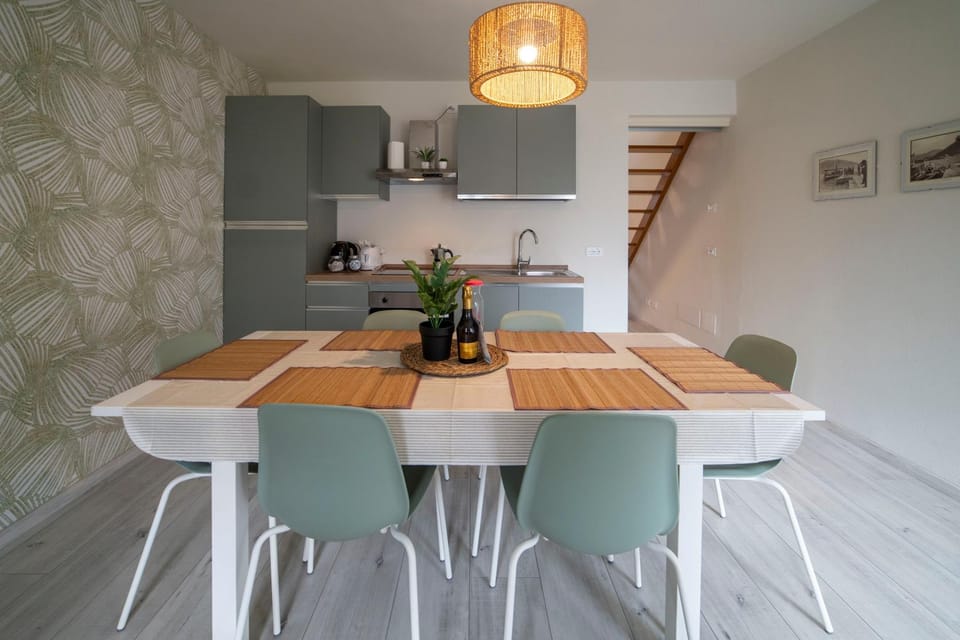 Kitchen or kitchenette, Dining area, pet friendly, stove