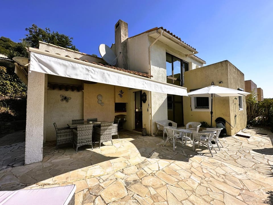 Le Langoustier pour 6 personnes avec piscine à La Londe-Les-Maures Villa in La Londe-les-Maures