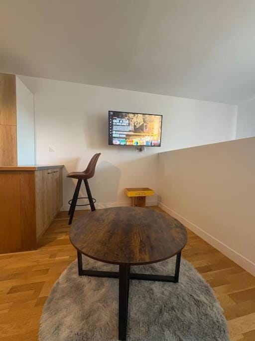 Le 71 - Love Room Cozy - Disney 20min Apartment in Île-de-France