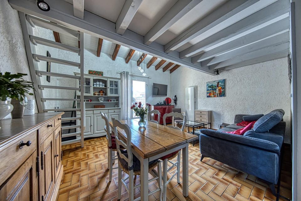 Property building, Living room