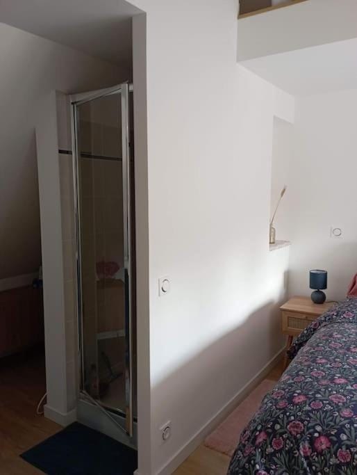 1 Chambre lit double dans petite maison indépendante, au calme House in Île-de-France