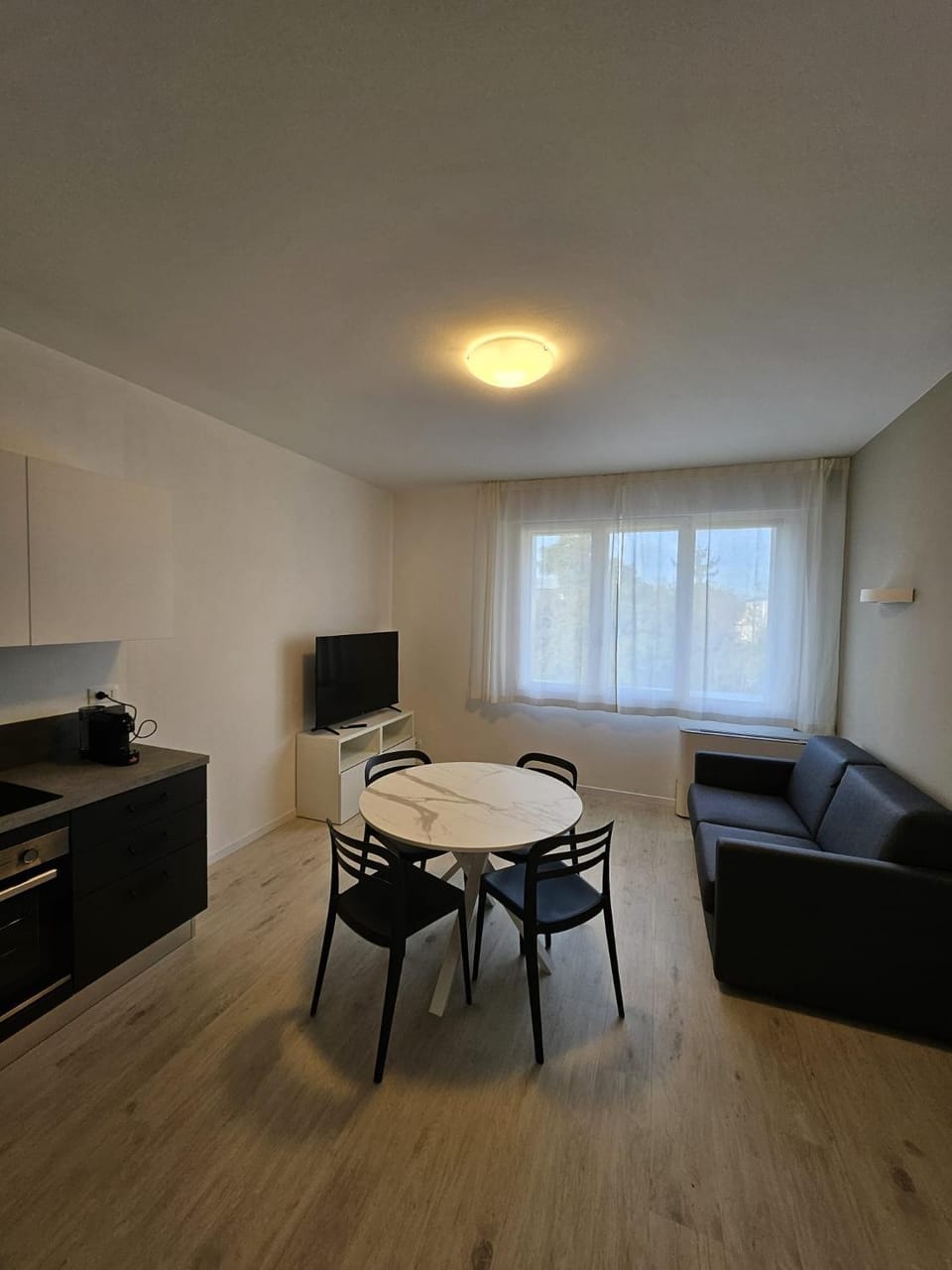 Kitchen or kitchenette, Living room