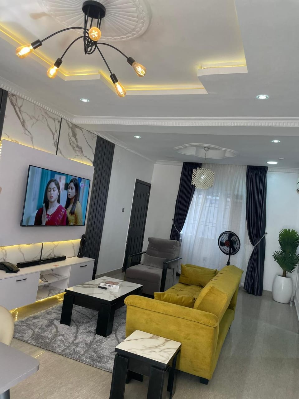 Communal lounge/ TV room