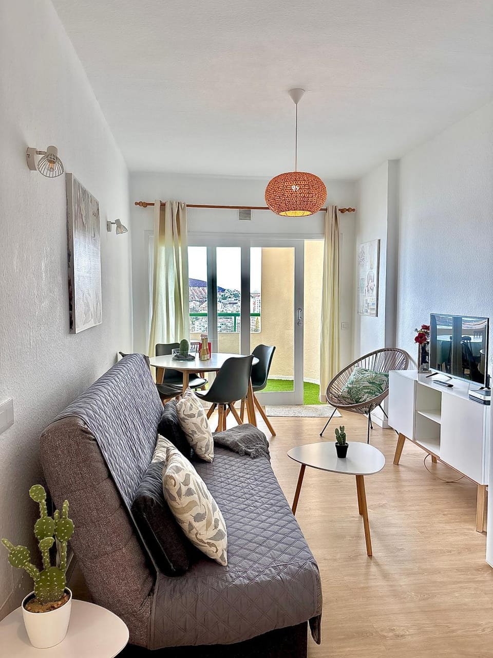 TV and multimedia, Living room, Dining area