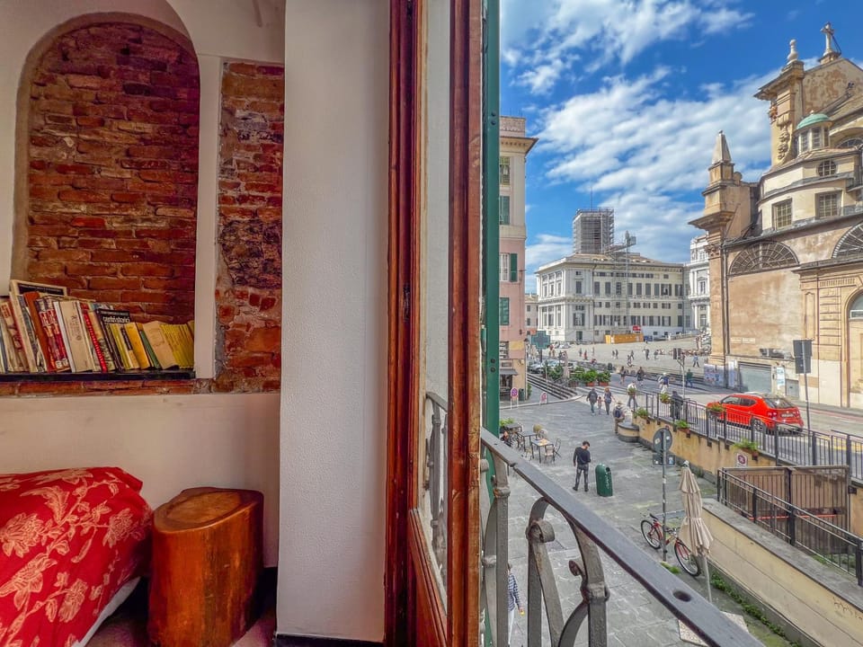 Property building, Day, Living room, City view, Location